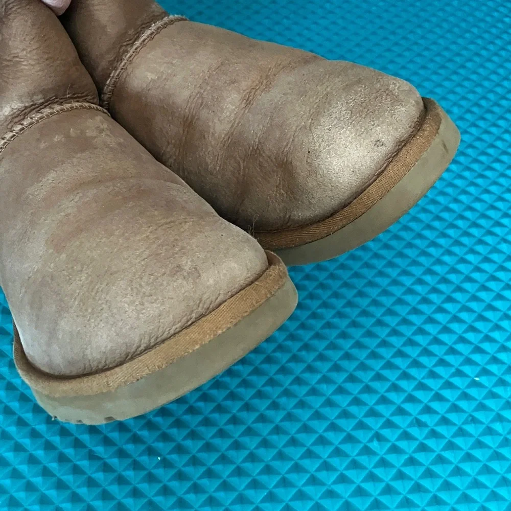 UGG women classic